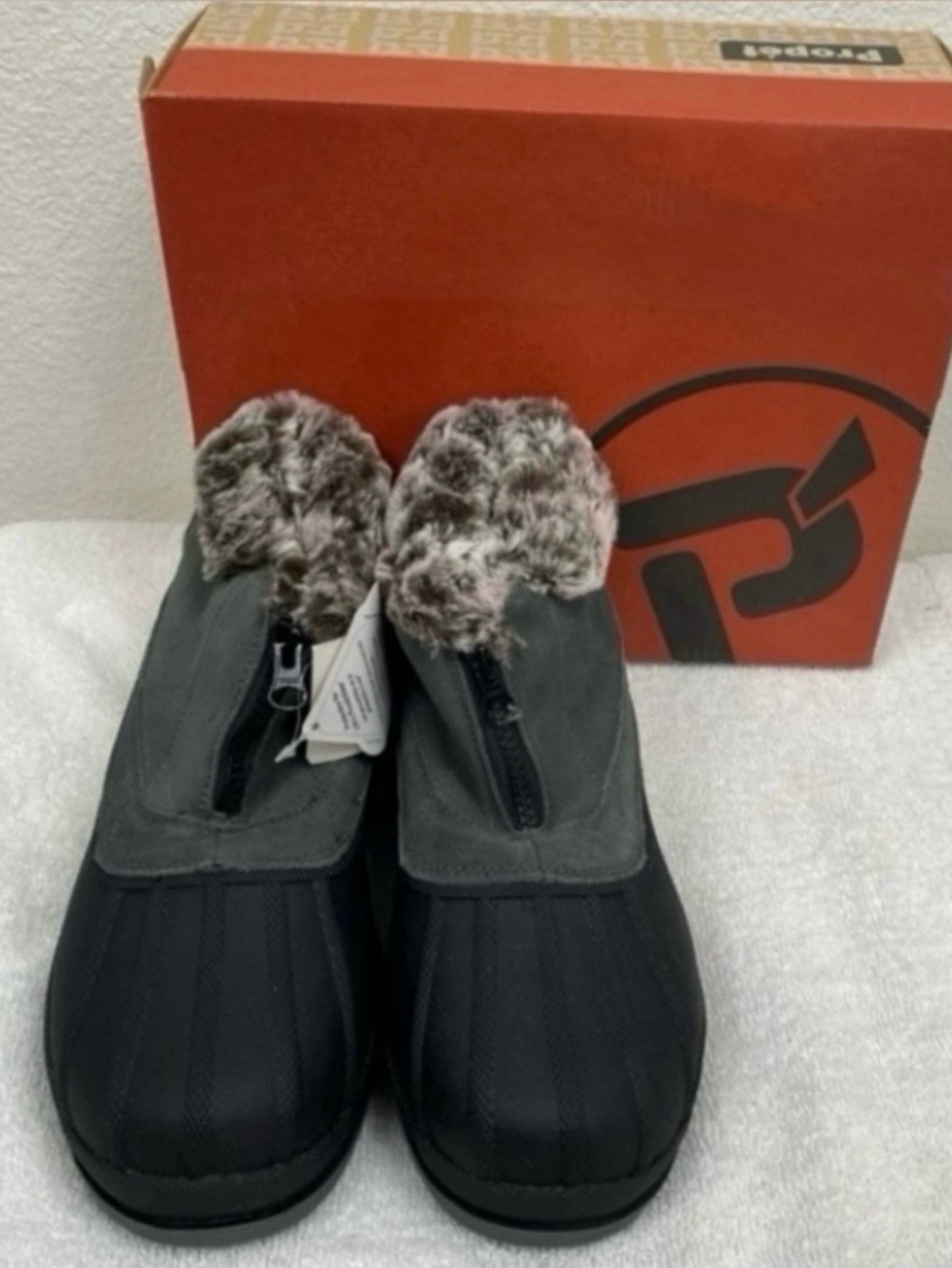 NWT New Propet Womens Gray Lumi Faux Fur Winter Boot Comfort Size 8WW Outdoor